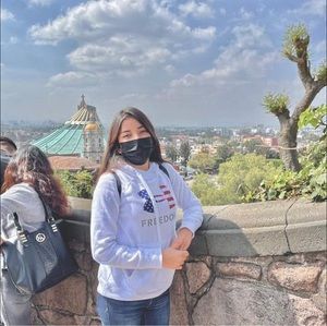 Meet your Posher, Nely